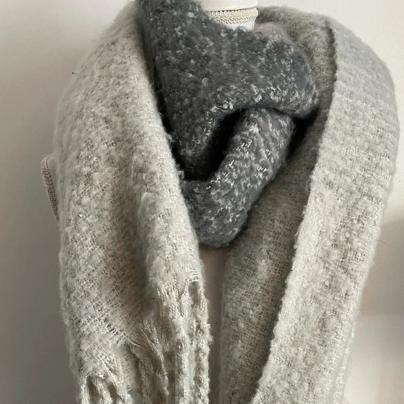 Mer Sea • Grey Ombré Cozy Large Scarf - Picture 4 of 7